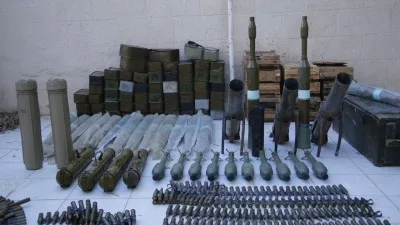مصادرة مستودع للأسلحة والذخائر في شرق سوريا مصادرة مستودع للأسلحة والذخائر في شرق سوريا