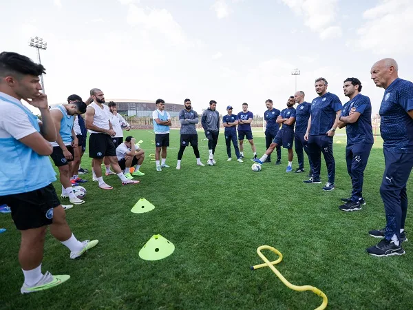 بيراميدز يبدأ تدريباته الأولى في بريتوريا استعداداً لنهائي دوري الأبطال بيراميدز يبدأ تدريباته الأولى في بريتوريا استعداداً لنهائي دوري الأبطال