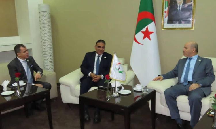 "الصحة" تستعرض التجربة المصرية الرائدة في مجال مكافحة السرطان بالجزائر