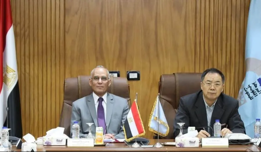 "القومي للبحوث" يستقبل وفدا صينيا من جامعة هواتشونج للعلوم لبحث سبل التعاون
