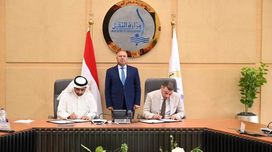 "الوزير" يشهد توقيع عقد ترخيص "جرين فالي" مع جهاز تنظيم النقل