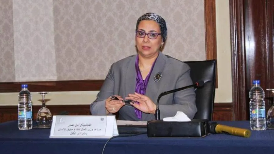 "قومي المرأة" يشكر الرئيس السيسي لتوقيعه قانون العمل الجديد.. ويثمن دعمه لحقوق المرأة العاملة
