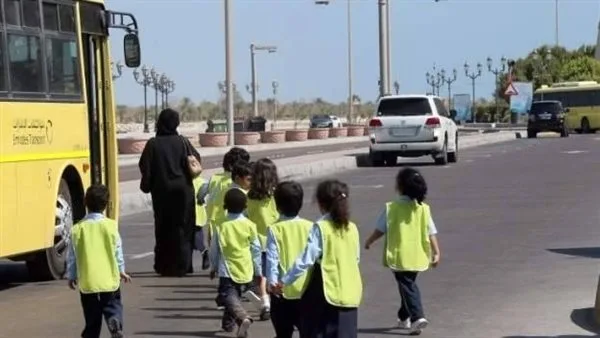 "مشرفة باص" بمدرسة فى المقطم تضرب 4 أطفال بجزع شجرة «القصة كاملة»