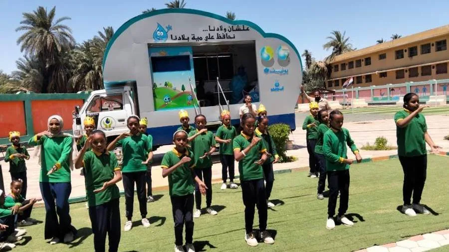 "مياه أسوان" تواصل حملات التوعية البيئية بالمدارس ضمن مشروع "صحتنا في بيئتنا"