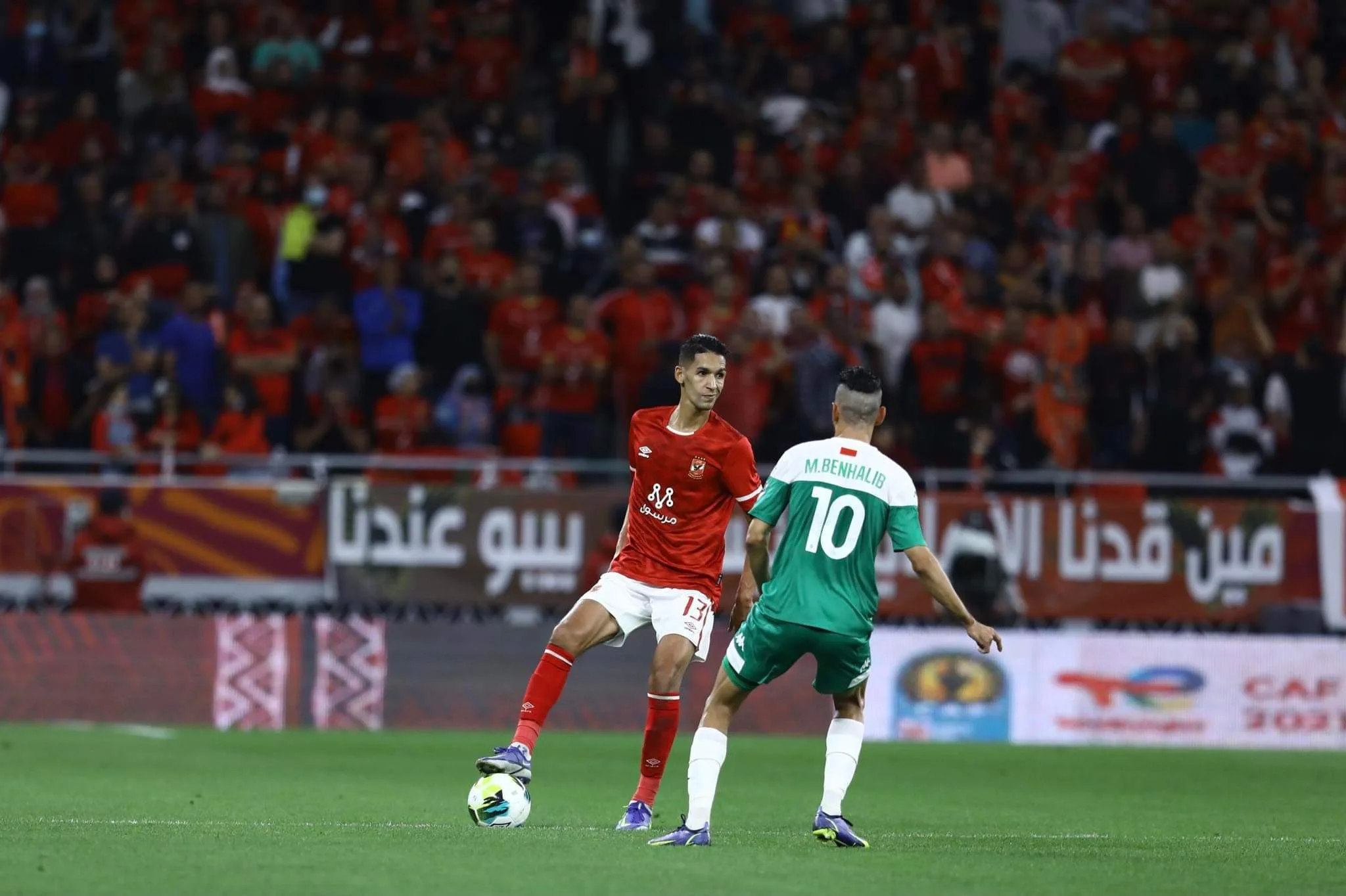 المدافع السابق للنادي الأهلي ينضم مجددًا إلى فريق الرجاء المغربي المدافع السابق للنادي الأهلي ينضم مجددًا إلى فريق الرجاء المغربي