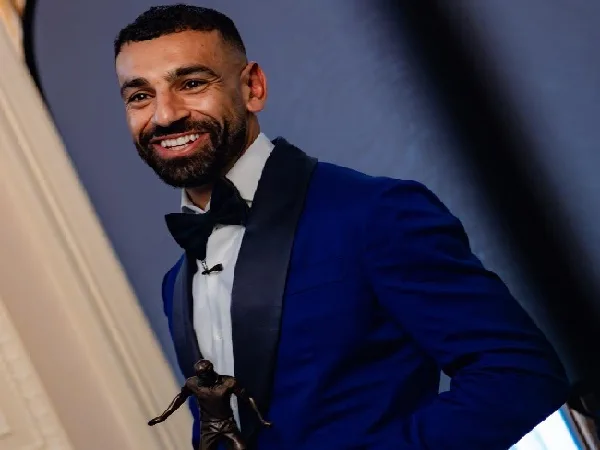 صلاح: الفوز بجائزة أفضل لاعب من رابطة الكتاب يُعتبر شرفاً عظيماً صلاح: الفوز بجائزة أفضل لاعب من رابطة الكتاب يُعتبر شرفاً عظيماً