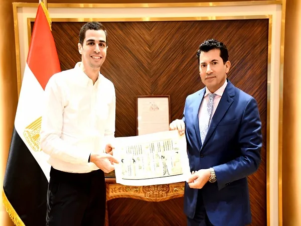 وزير الرياضة يلتقي علي فرج للاستفادة من خبراته في تدريب وتأهيل الفرق. وزير الرياضة يلتقي علي فرج للاستفادة من خبراته في تدريب وتأهيل الفرق.