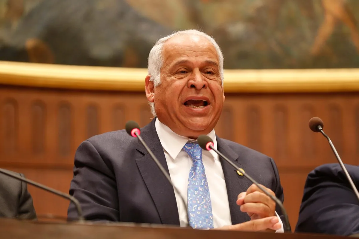 فرج عامر: من الضروري إعادة مباراة القمة .. وإلغاء الهبوط قرار صائب فرج عامر: من الضروري إعادة مباراة القمة .. وإلغاء الهبوط قرار صائب