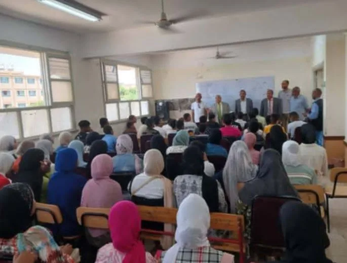 إقبال واسع على جلسات المراجعة النهائية لطلاب الإعدادية في الأقصر