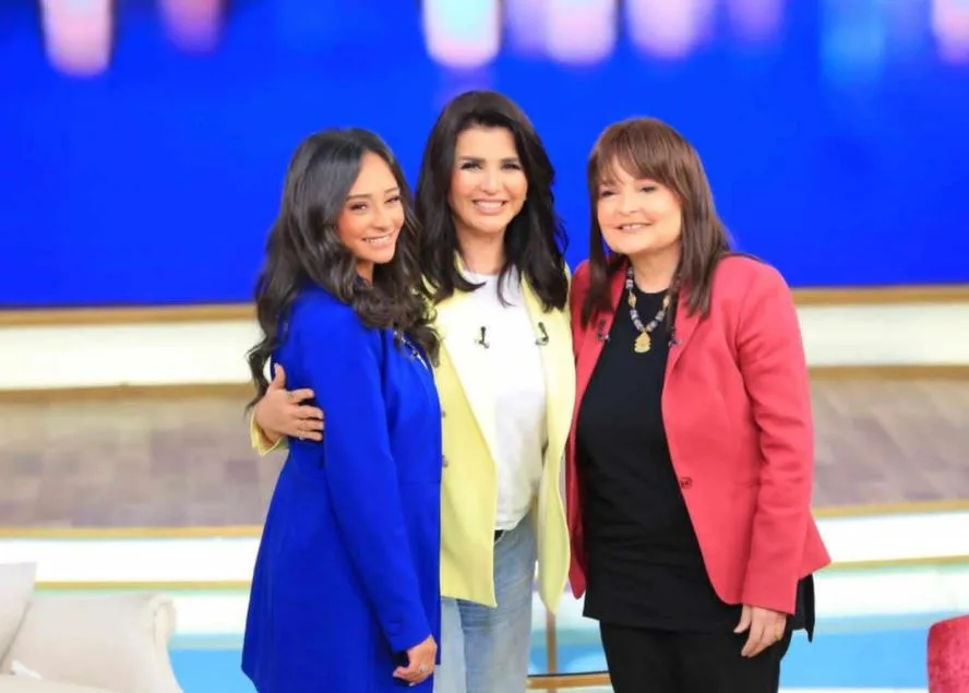 الخميس.. وصية عبدالرحمن الأبنودي مكتوبة بخط يده في برنامج مع منى الشاذلي الخميس.. وصية عبدالرحمن الأبنودي مكتوبة بخط يده في برنامج مع منى الشاذلي