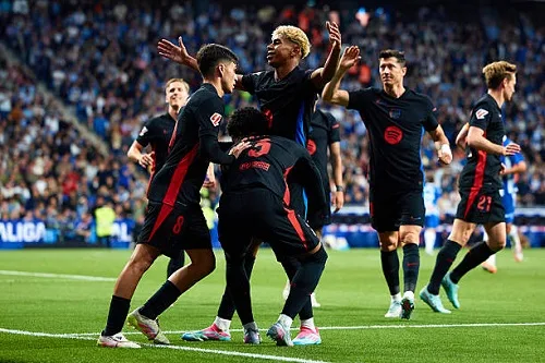 برشلونة يحصد لقب الدوري الإسباني للمرة 28 في تاريخه. برشلونة يحصد لقب الدوري الإسباني للمرة 28 في تاريخه.