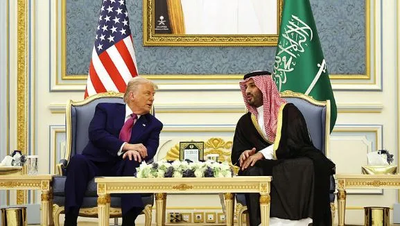 ترامب لمحمد بن سلمان: لا يوجد أحد مثلك يا صديقي.. إنه لشرف عظيم أن أكون بين هؤلاء الأشخاص المميزين.
