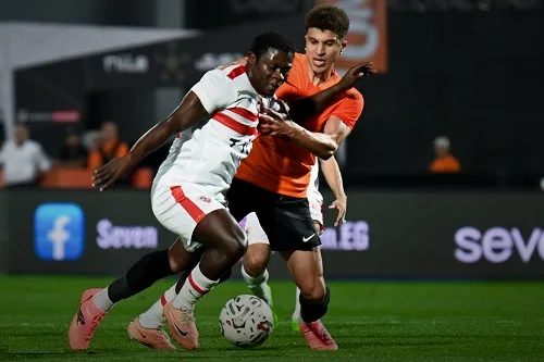 لحظة بلحظة.. (البنك الأهلي 0 × 0 الزمالك)