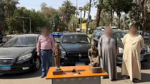 آثار مضروبة.. شخصان يحاولان النصب على آخر بالقاهرة