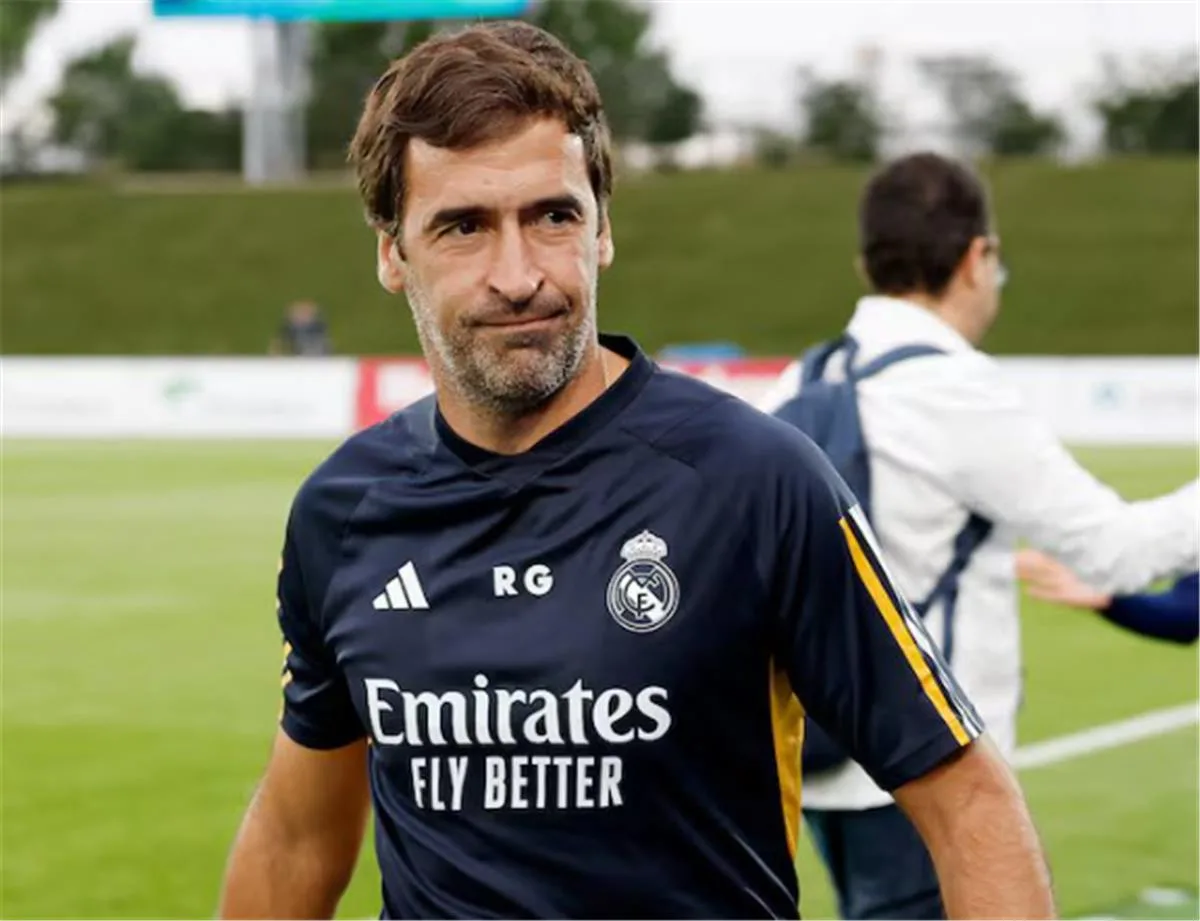 آس: راؤول يود مغادرة ريال مدريد بسبب تشابي ألونسو آس: راؤول يود مغادرة ريال مدريد بسبب تشابي ألونسو