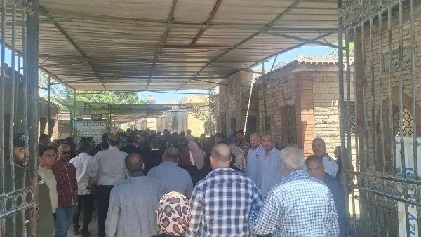 أبرز مشاهد تشييع جنازة الفنان نعيم عيسي من الإسكندرية «صور»