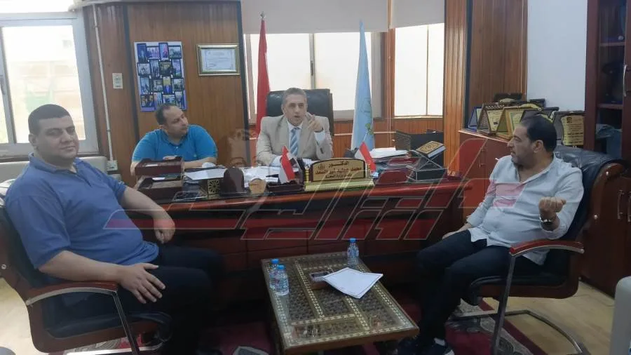 أبوالسعد: لقاء مع مديري مستشفيات كفر الشيخ أبوالسعد: لقاء مع مديري مستشفيات كفر الشيخ
