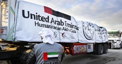 أبوظبي تُعلن عن التوصل إلى اتفاق مع إسرائيل لإدخال مساعدات إنسانية إماراتية إلى قطاع غزة لإنقاذ المحتاجين. أبوظبي تُعلن عن التوصل إلى اتفاق مع إسرائيل لإدخال مساعدات إنسانية إماراتية إلى قطاع غزة لإنقاذ المحتاجين.