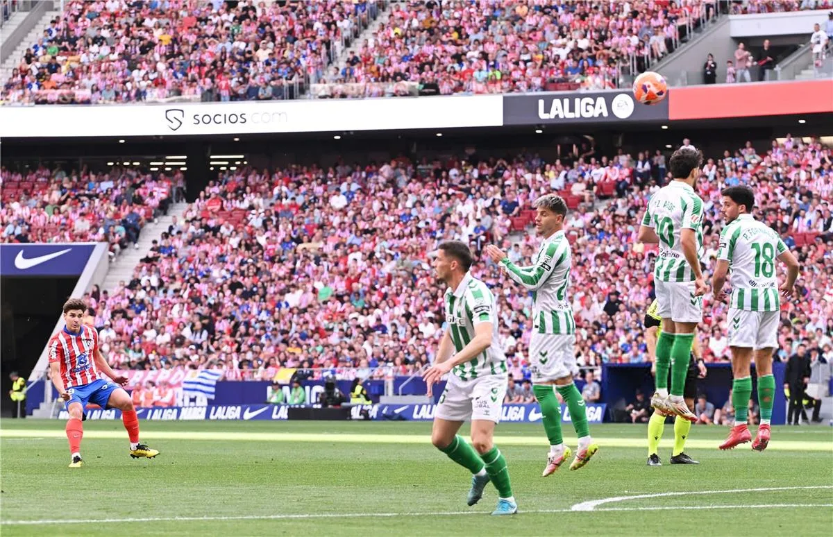 أتلتيكو مدريد يسحق ريال بيتيس بأربعة أهداف في الدوري الإسباني أتلتيكو مدريد يسحق ريال بيتيس بأربعة أهداف في الدوري الإسباني
