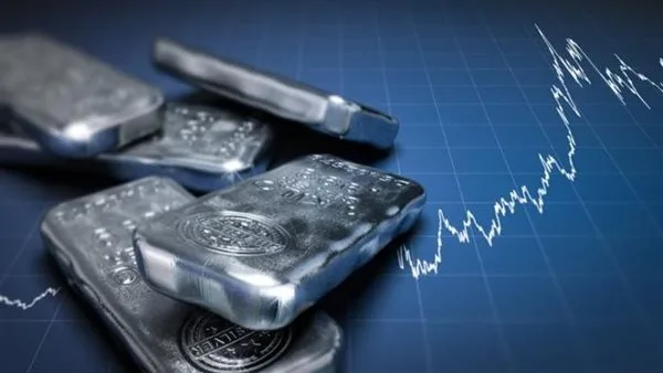 ارتفاع سعر الفضة في سوق المعادن الثمينة بسبب تصريحات ترامب ارتفاع سعر الفضة في سوق المعادن الثمينة بسبب تصريحات ترامب