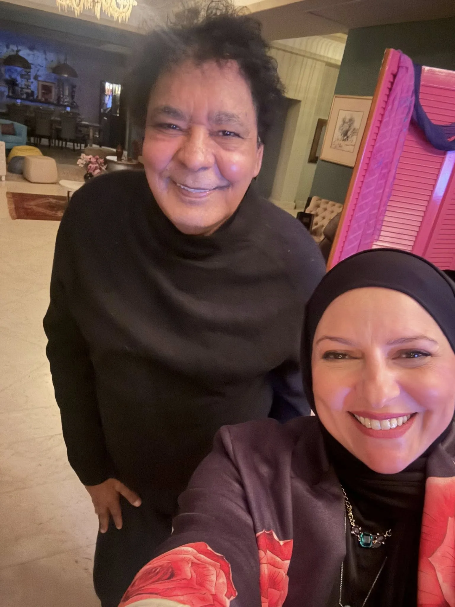 أحدث ظهور لـ«الكينج».. دعاء فاروق تكشف عن تفاصيل زيارتها لـ محمد منير