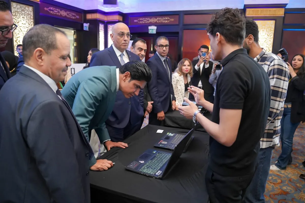 أحمد أبو هشيمة وباسل رحمي يتفقدان المشروعات المتأهلة بمسابقة ستارت أب باور