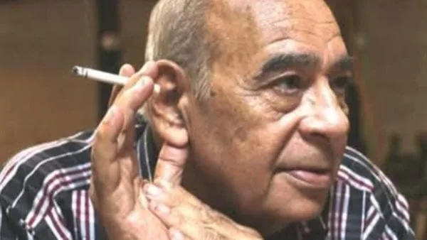 أحمد الخميسي ي reassuring الأصدقاء والأحباء: “أعيش بصحة جيدة” (خاص) أحمد الخميسي ي reassuring الأصدقاء والأحباء: “أعيش بصحة جيدة” (خاص)
