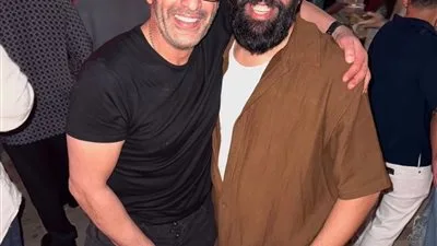 أحمد السقا يظهر لأول مرة بعد انفصاله عن مها الصغير في احتفال عيد ميلاد أسماء جلال أحمد السقا يظهر لأول مرة بعد انفصاله عن مها الصغير في احتفال عيد ميلاد أسماء جلال