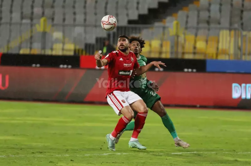 أحمد الغندور حكمًا لمباراة الأهلي أمام المصري في الدوري