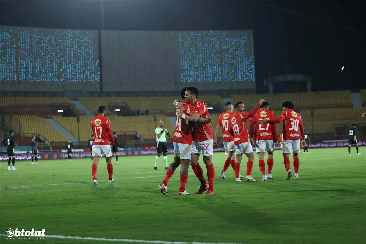 أحمد حسن: ليست مهارات فقط.. ما يقدمه لاعبو الأهلي هو ما ساهم في إحرازهم لقب الدوري. أحمد حسن: ليست مهارات فقط.. ما يقدمه لاعبو الأهلي هو ما ساهم في إحرازهم لقب الدوري.