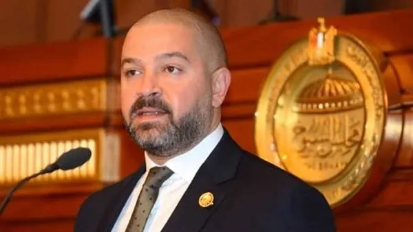 أحمد دياب يوضح تفاصيل تسليم الدرع لبطل الدوري اليوم (خاص) أحمد دياب يوضح تفاصيل تسليم الدرع لبطل الدوري اليوم (خاص)
