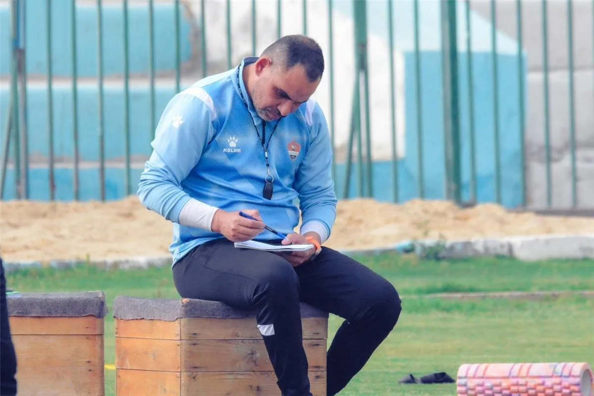أحمد عيد عبد الملك يتولى منصب المدير الفني لفريق حرس الحدود بدلاً من محمد يوسف. أحمد عيد عبد الملك يتولى منصب المدير الفني لفريق حرس الحدود بدلاً من محمد يوسف.