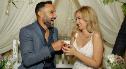 أحمد فهمي يوضح حقيقة الجدل حول عودته إلى هنا الزاهد: “مقطة الفيديو كانت غلطة غير مقصودة” أحمد فهمي يوضح حقيقة الجدل حول عودته إلى هنا الزاهد: “مقطة الفيديو كانت غلطة غير مقصودة”