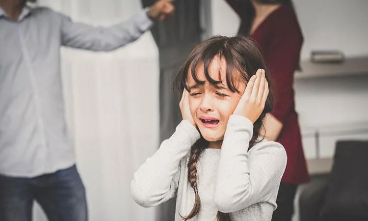 أخصائي تعديل سلوك:الخلافات الزوجية سبب أساسي فى إصابة الطفل بأمراض نفسية