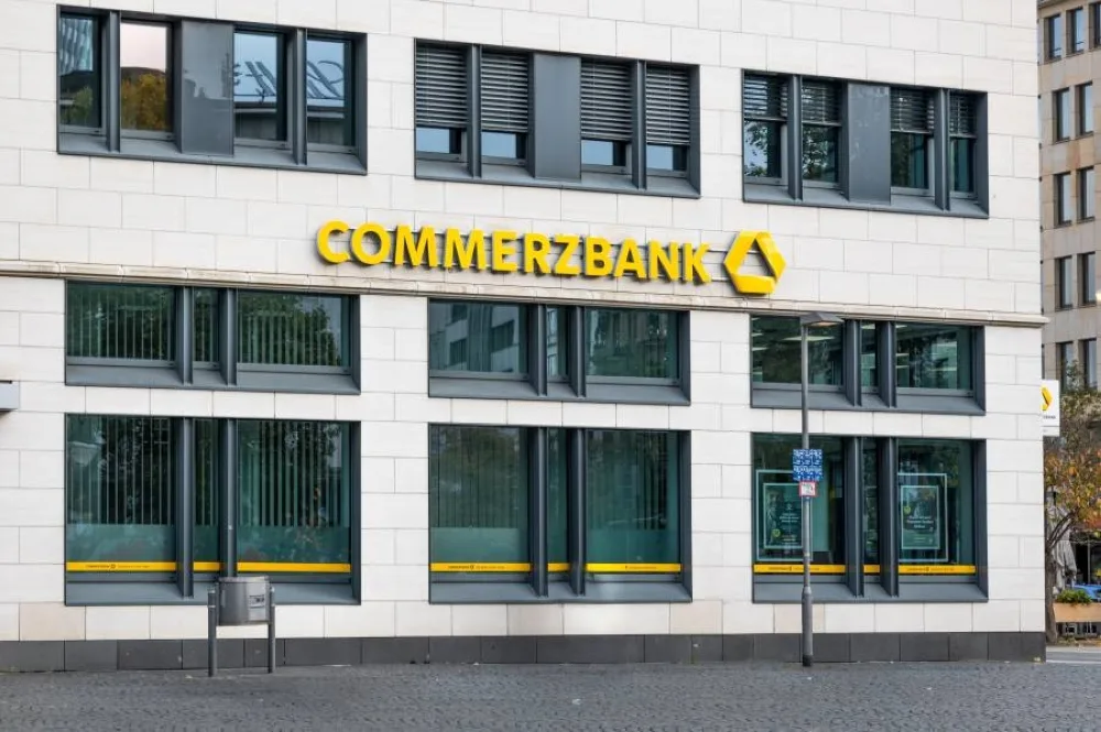 أرباح كوميز بنك ترتفع 12% إلى 834 مليون يورو في الربع الأول من 2025