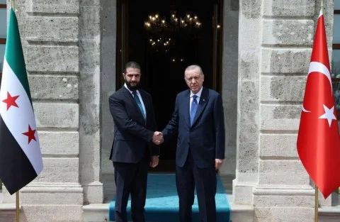 أردوغان يجتمع مع الرئيس السوري في إسطنبول أردوغان يجتمع مع الرئيس السوري في إسطنبول
