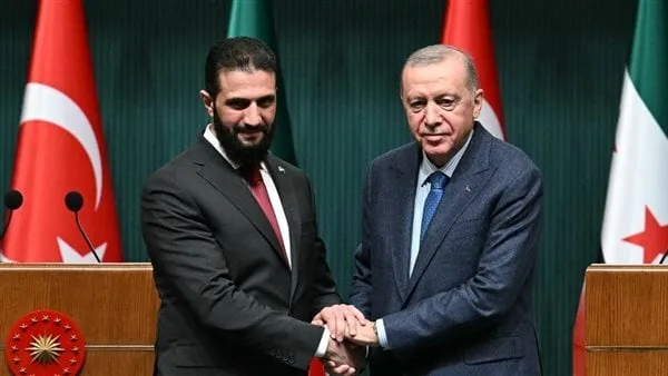 أردوغان يلتقي الشرع في إسطنبول.. ترحيب مستمر ودعم لرفع العقوبات أردوغان يلتقي الشرع في إسطنبول.. ترحيب مستمر ودعم لرفع العقوبات