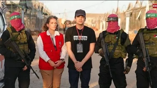 أزمة جديدة لنتنياهو: هيئة البث الإسرائيلية تكشف عن رفض الجندي المحرر عيدان ألكسندر لقاء رئيس الوزراء.