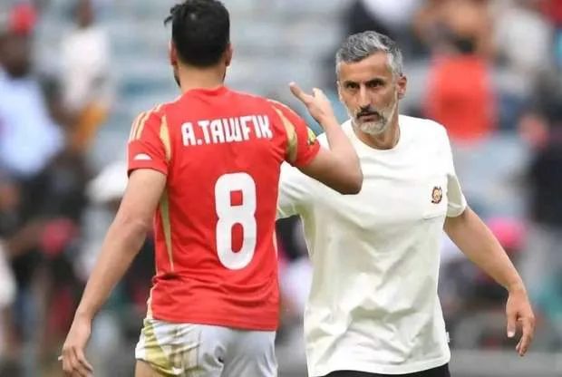 الأهلي يلتقي بشبابه في مباراة ودية برعاية خوسيه ريفيرو الأهلي يلتقي بشبابه في مباراة ودية برعاية خوسيه ريفيرو