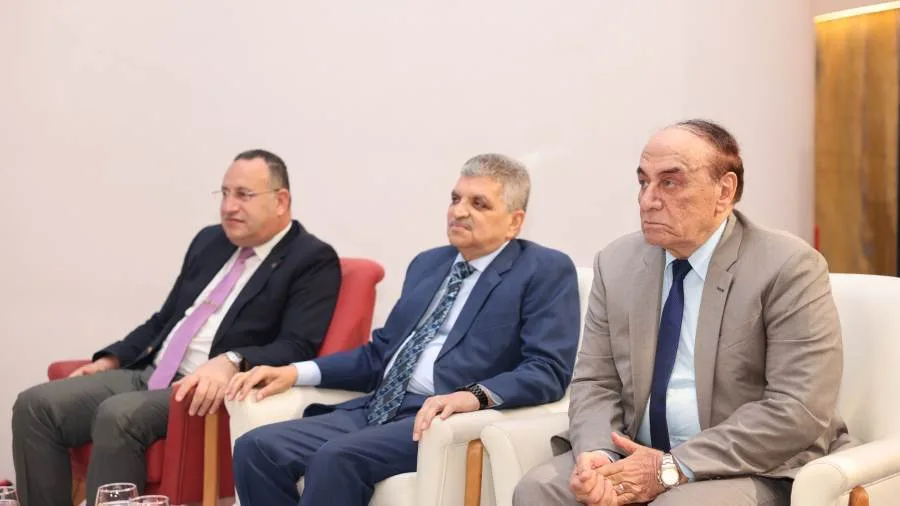 أسامة ربيع: “الأوضاع الأمنية في البحر الأحمر أصبحت ملائمة لاستئناف حركة السفن تدريجياً في قناة السويس” أسامة ربيع: “الأوضاع الأمنية في البحر الأحمر أصبحت ملائمة لاستئناف حركة السفن تدريجياً في قناة السويس”