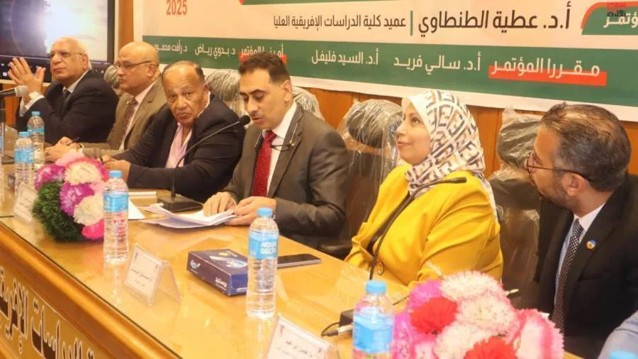 أستاذ الجغرافيا الاقتصادية: يسلط الضوء على دور الممرات الأفريقية في جذب الاستثمارات. أستاذ الجغرافيا الاقتصادية: يسلط الضوء على دور الممرات الأفريقية في جذب الاستثمارات.