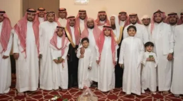 أسرتا بيت الله وأبو القاسم تحتفيان بزفاف عزيز.