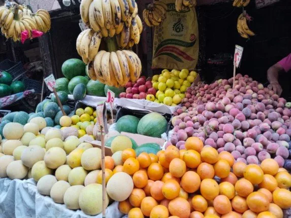 أسعار الخضار والفواكه تثير الفوضى في الأسواق.. توقعات بانخفاض يصل إلى 50% أسعار الخضار والفواكه تثير الفوضى في الأسواق.. توقعات بانخفاض يصل إلى 50%