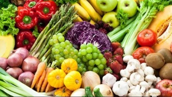 أسعار الخضروات والفاكهة في الأسواق ببورسعيد اليوم السبت