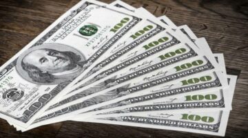 أسعار الدولار مقابل الجنيه اليوم.. يسجل 50.74 جنيه