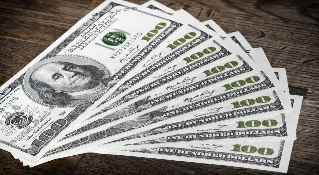 أسعار الدولار مقابل الجنيه اليوم.. يسجل 50.74 جنيه