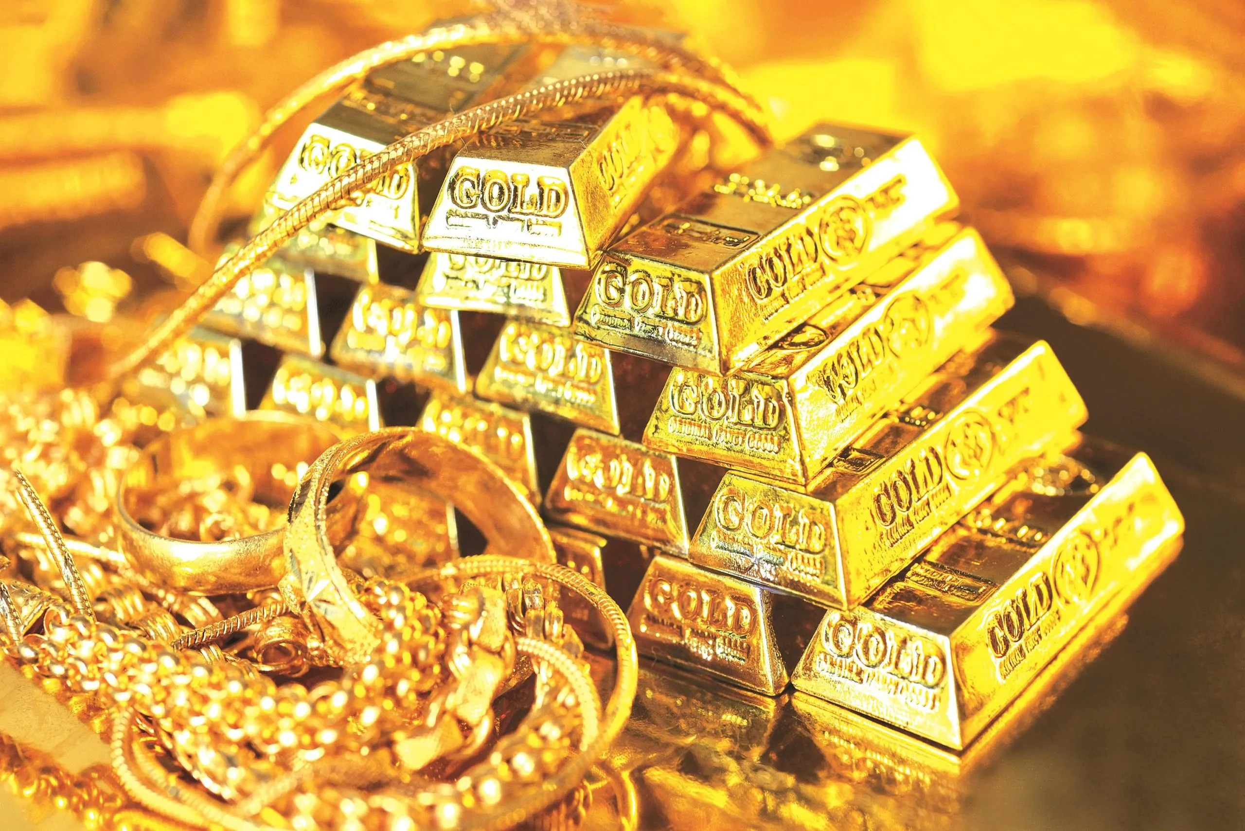 أسعار الذهب تستمر في التراجع وسط زيادة اهتمام المستثمرين بالمخاطرة.