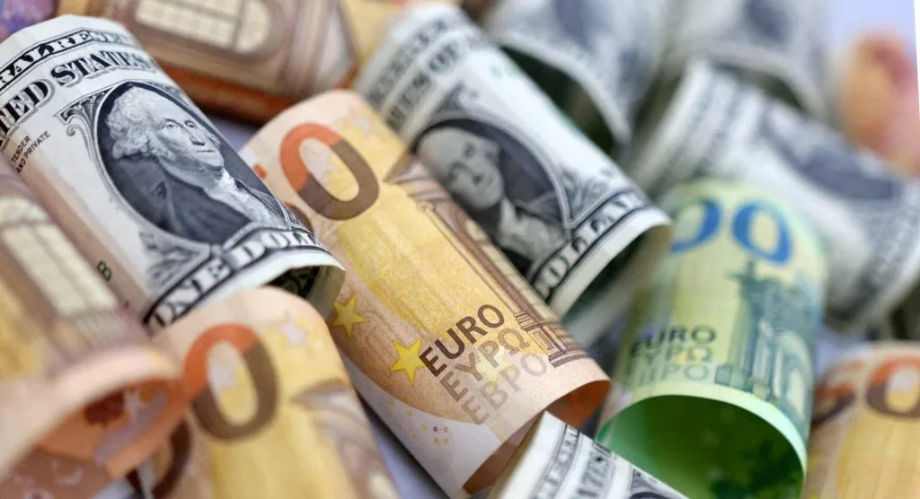 أسعار الصرف اليوم: الجنيه الإسترليني يسجل 67.42 جنيه أسعار الصرف اليوم: الجنيه الإسترليني يسجل 67.42 جنيه