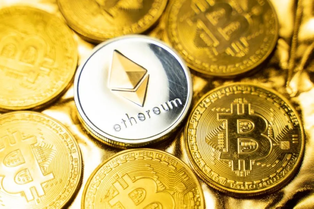أسعار العملات الرقمية اليوم الجمعة: انخفاض 1.5% لبيتكوين