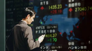 أسهم الصين تنخفض بعد ثلاثة أيام من الارتفاع مع تحليل المستثمرين للبيانات الاقتصادية.